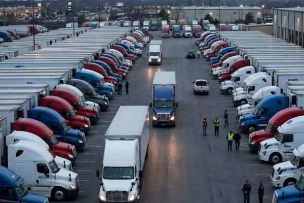 tracking vehicles using magnetic tracker